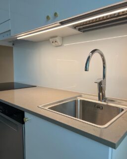 Espoon Olariin valmistui jälleen yksi kerrostalo meiltä, asuntoja oli tällä kertaa 78kpl ⚡️

#kerrostalo #valaistus #sähköasennus #uudiskohde #sähkö #electrician